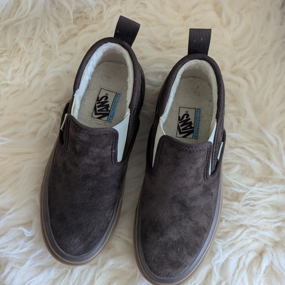 Vans Brown Suede Sherpa Lined Slip-On Shoes - Picture 10 of 10